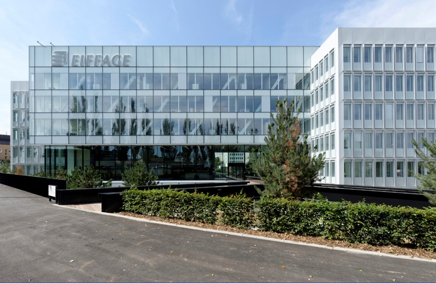 Le campus Eiffage de Vélizy-Villacoublay vu depuis l'entrée